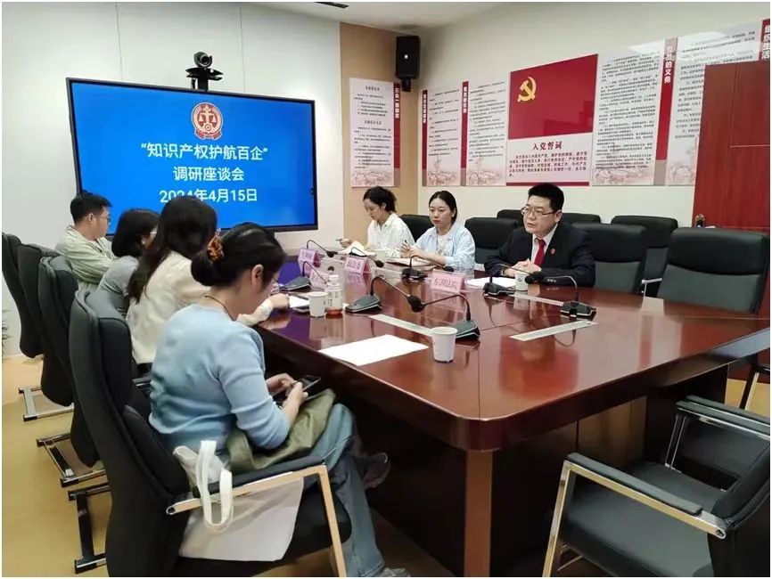 座谈会.jpg